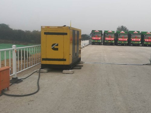 茂南电力系统的稳定性和设备兼容性如何影响发电机组的频率规格？